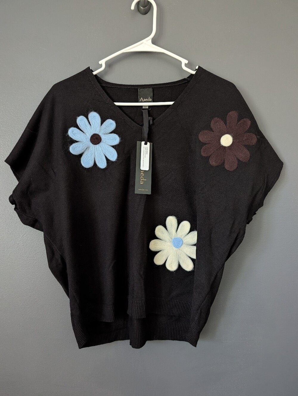 Aaeda Women's L Adorable Retro Flare Daisy Sweater Cropped Boxy Style New NWT